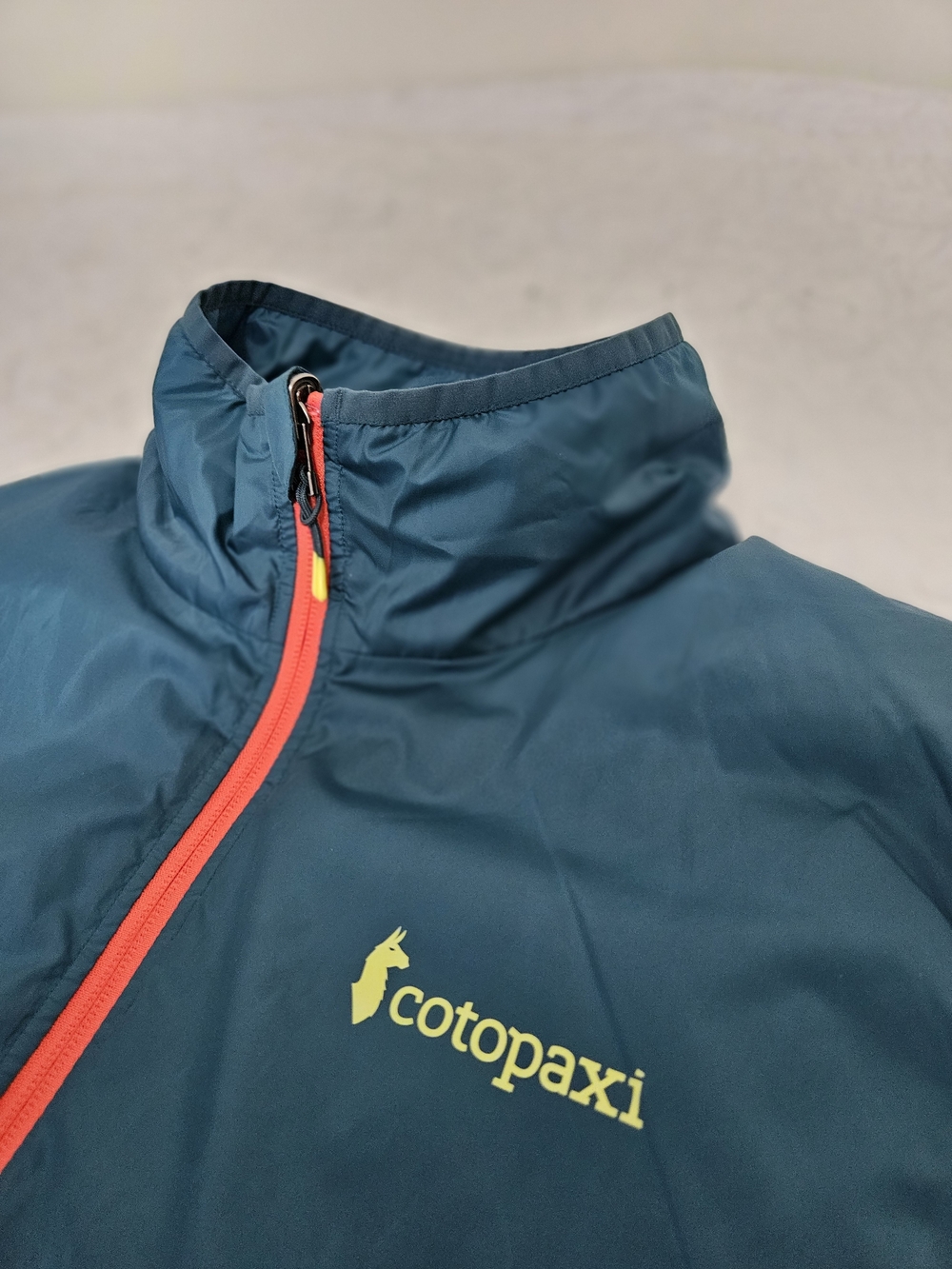 Cotopaxi Teca Calido Insulated Vest - Large **Reversible** - Picture 3 of 6